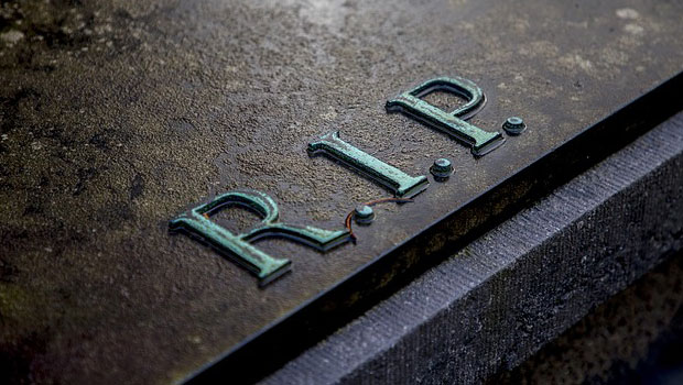 Los grupos de versiones están matando la música y tú estás pagando el ataúd rest-in-peace-music