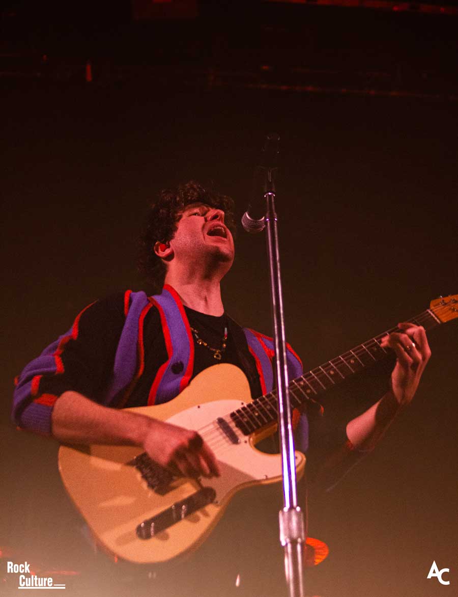 cantante the kooks