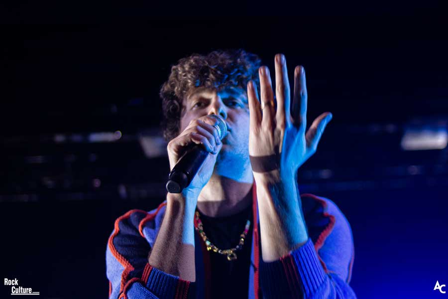 cantante the kooks