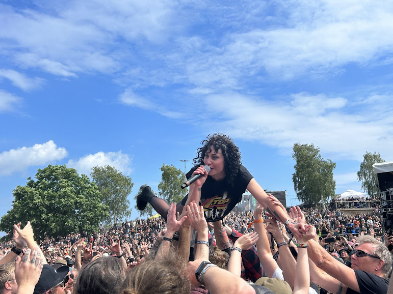 Sábado_THE BABOON SHOW