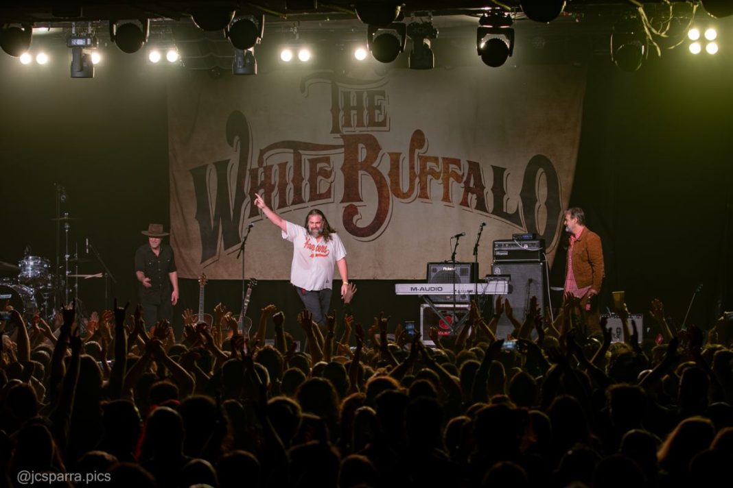 WHITE BUFFALO-23